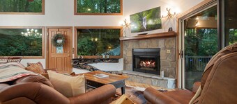 Hummingbird Hideaway - Mountain home with view just outside Highlands, NC.