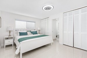 2 bedrooms, iron/ironing board, free WiFi, bed sheets - Private enclosed heated pool with Gulf access. Panoramic Lenai (Cape Coral)