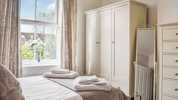 1 bedroom, free WiFi, bed sheets
