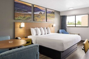 Desk, bed sheets, wheelchair access - Days Inn by Wyndham Columbus/Worthington (Columbus)