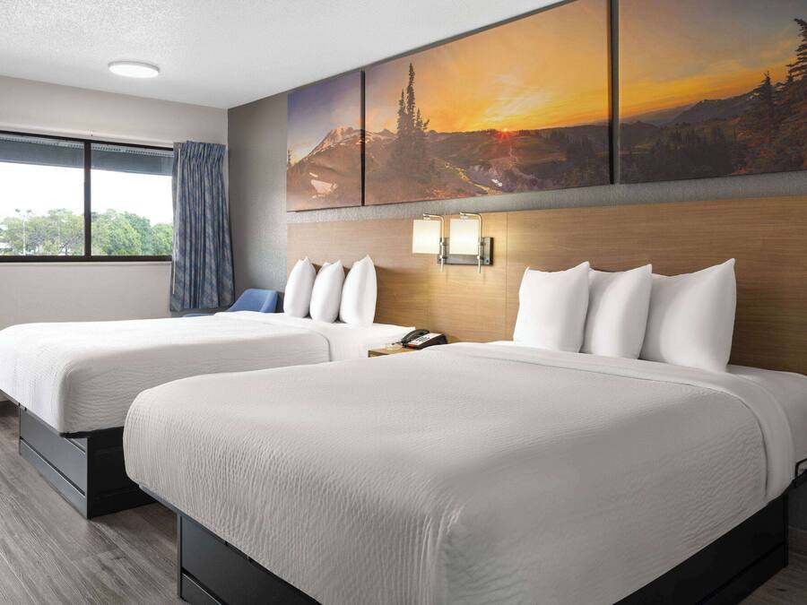 Habitación, 2 camas de matrimonio, no fumadores | Escritorio, ropa de cama, accesible en silla de ruedas