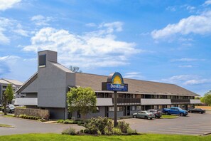 Exterior - Days Inn by Wyndham Columbus/Worthington (Columbus)