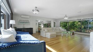 Smart-TV, peis og kontorer