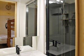 Douche, séchoir à cheveux