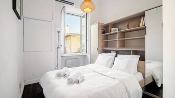 2 bedrooms, in-room safe, iron/ironing board, WiFi (free)