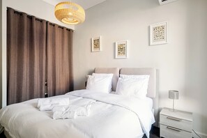 2 bedrooms, in-room safe, iron/ironing board, free WiFi