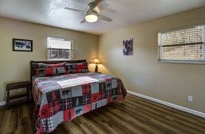 4 bedrooms, free WiFi, bed sheets, wheelchair access