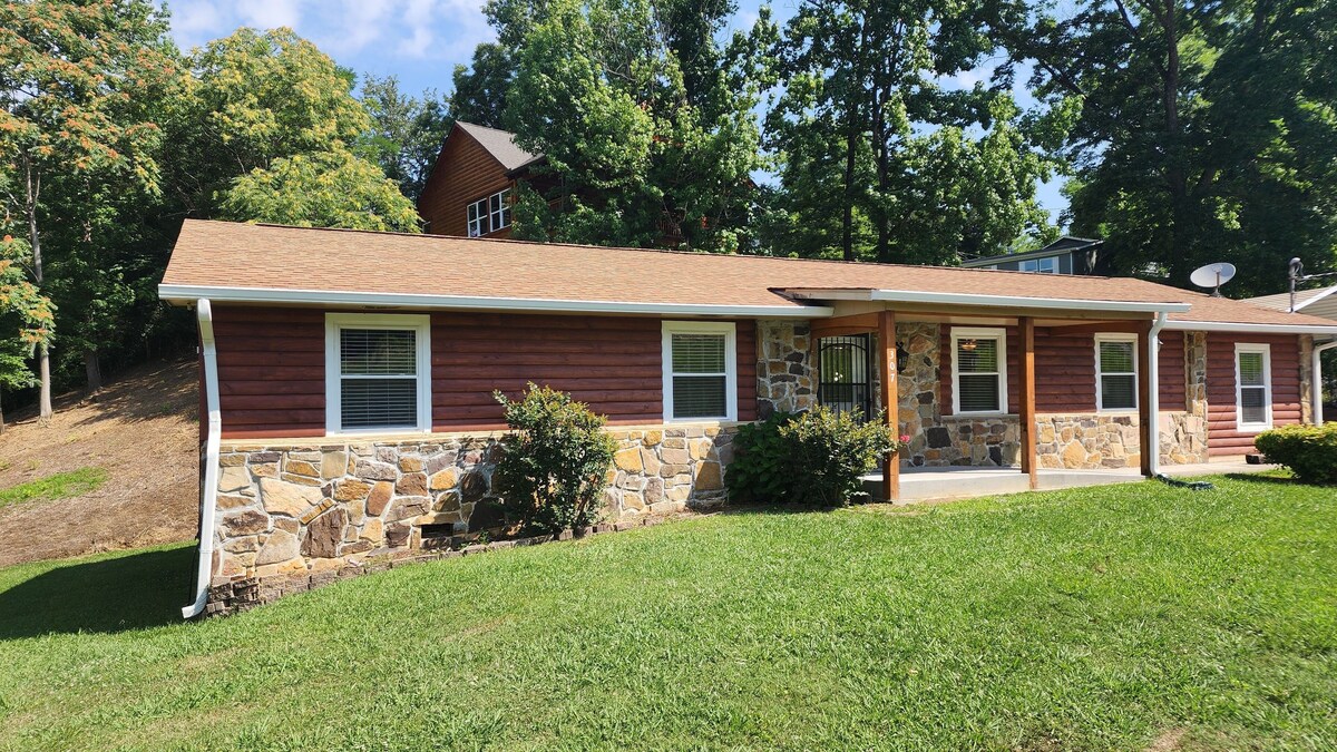 Bryan's Brookside Bungalow w/ Hot Tub, Arcade, Fenced Yard, & next to Stampede!