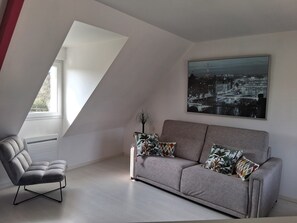 TV - Le Galop - One Bedroom Apartment, Sleeps 4 (Pleurtuit)