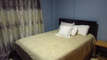 2 bedrooms, iron/ironing board, WiFi