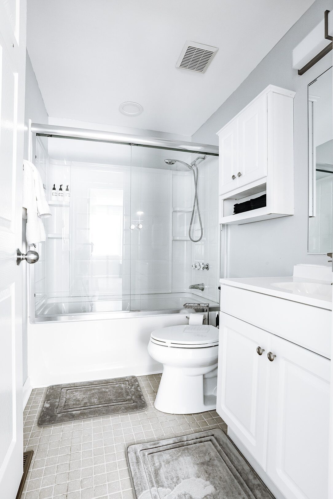 Combined shower/tub, hair dryer, towels, soap