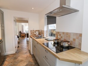 Cottage | Private kitchen - Florence Villas (Worcester)