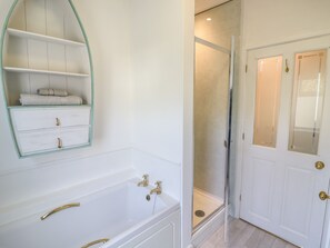 Cottage | Bathroom | Shower
