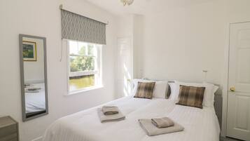 Cottage | 3 bedrooms, individually decorated, individually furnished, free WiFi