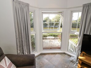 Cottage | Interior - Florence Villas (Worcester)