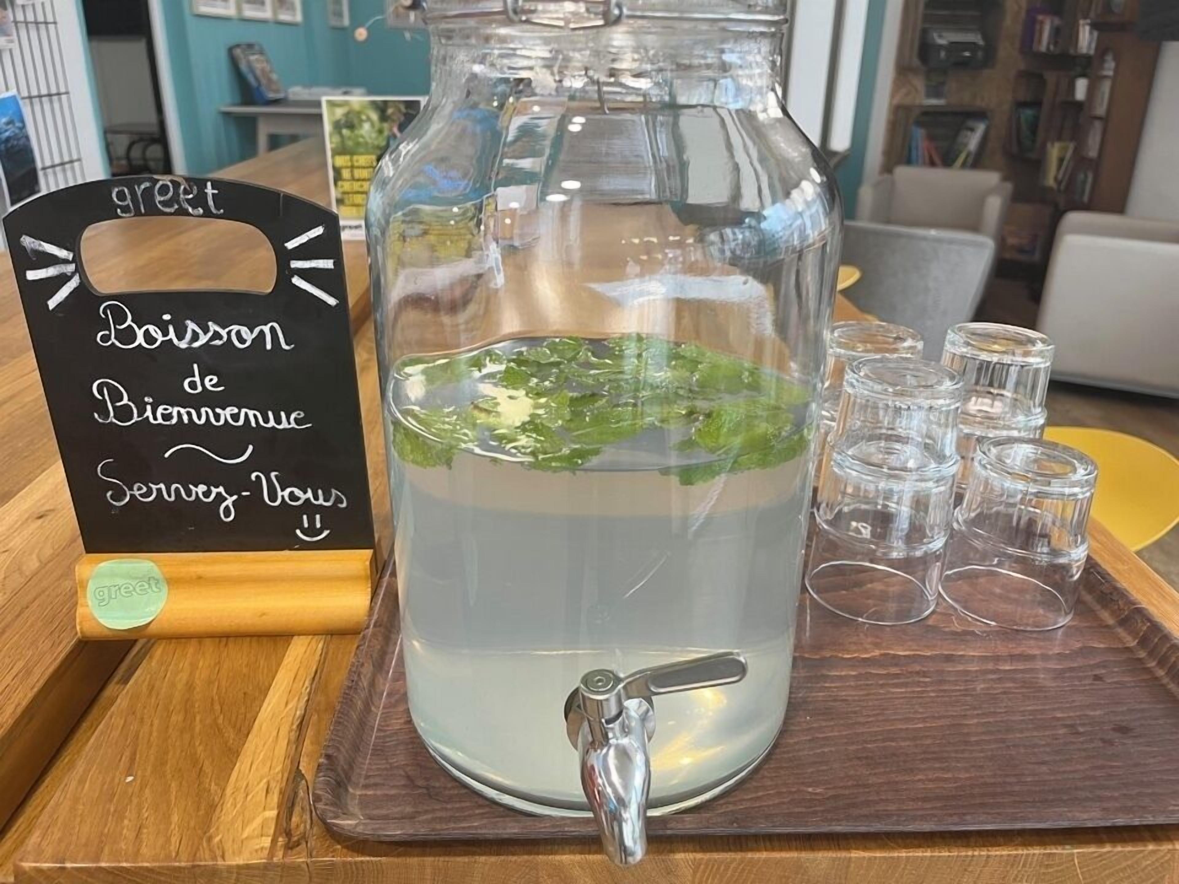 19-inch flat-screen tv with digital channels, tv