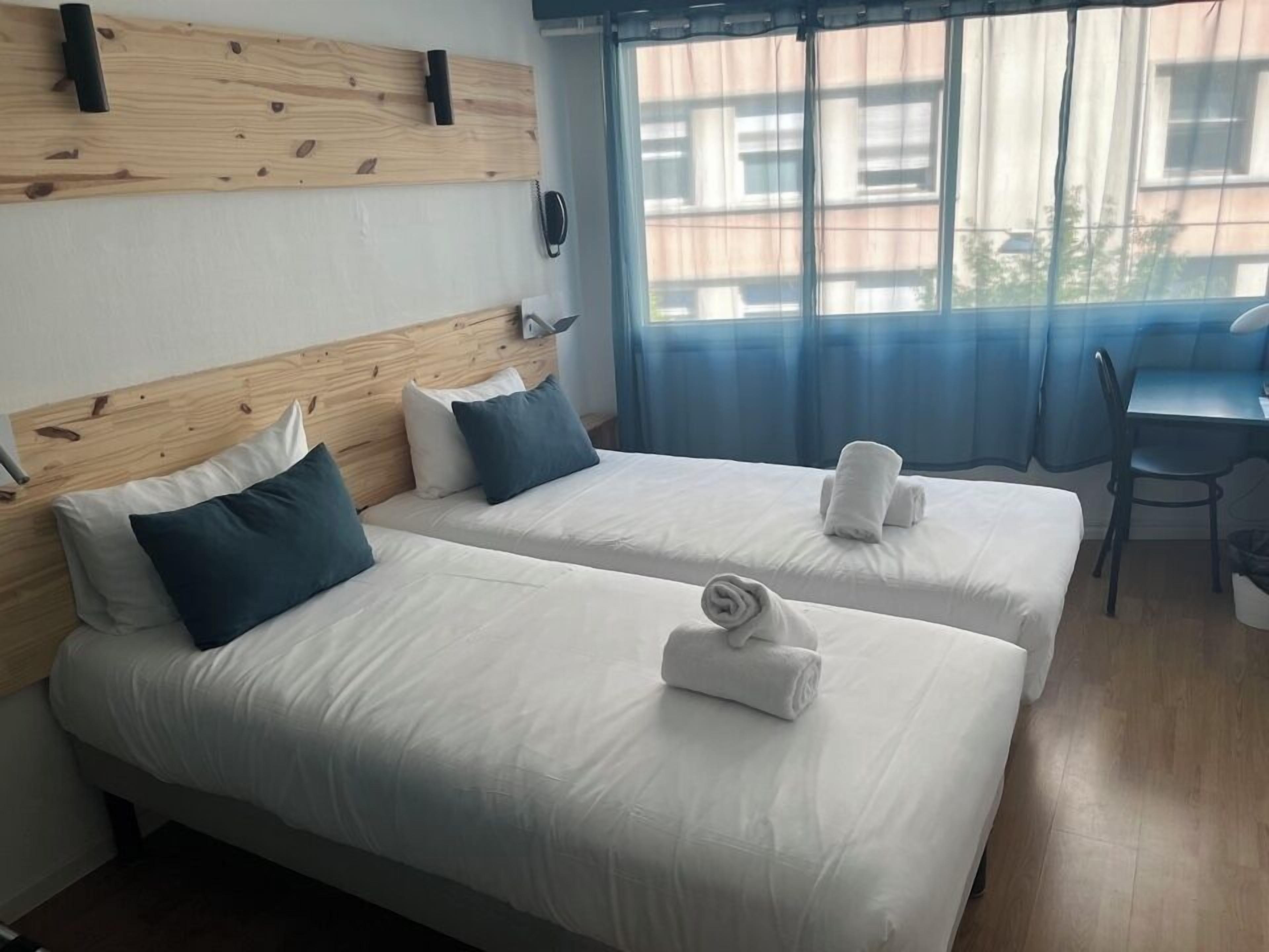room, 2 single beds (pop room) | desk, soundproofing, free wifi, bed sheets