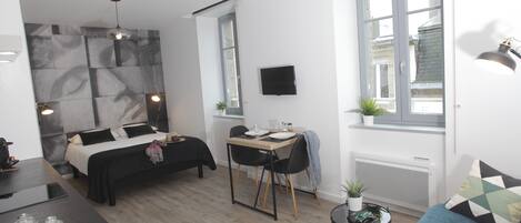 1 chambre, fer et planche à repasser, Wi-Fi, draps fournis