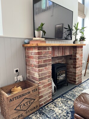 Interior - 1902 chapel. Family & pet friendly. Parking & garden. (Sandown)