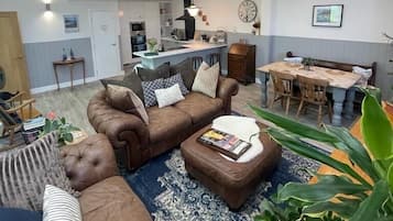 Smart-TV, peis og bøker