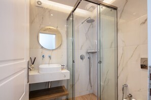 Combined shower/tub, hair dryer, towels, soap