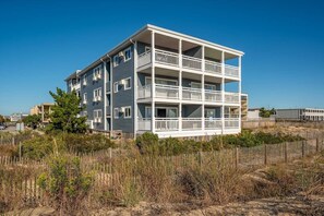 Exterior - EPIC RENOVATED PENTHOUSE Direct Oceanfront Huge Balcony View (Ocean City)
