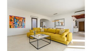 Smart TV, DVD player, stereo