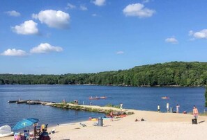 Beach - Authentic Log Cabin * Short walk to Lake & Hideout (Lake Ariel)