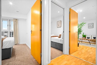 Luxury City Centre Apartment - Two Bed - Parking