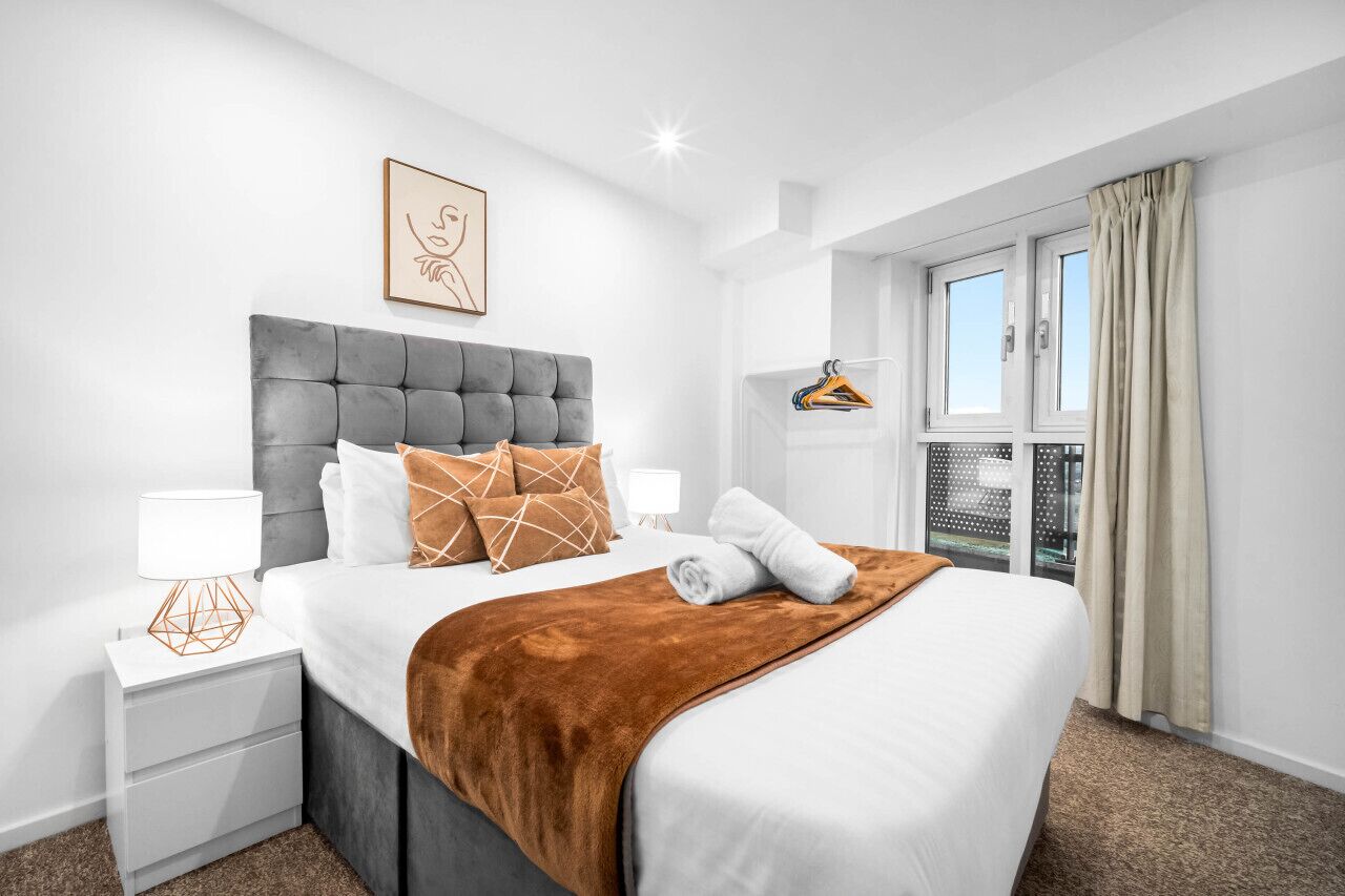 2 多间卧室、办公桌、熨斗/熨衣板、WiFi