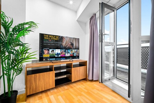 Luxury City Centre Apartment - Two Bed - Parking