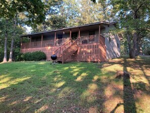 Enjoy a tranquil stay in this cabin surrounded by a well-maintained lawn and trees, with a balcony and barbecue grill on site.