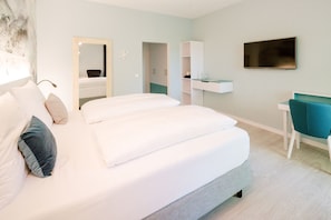 Double Room Single Use | Premium bedding, in-room safe, individually decorated - Hotel am Zoo GmbH & Co KG (Neunkirchen)