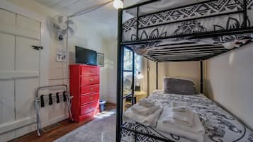 2 slaapkamers, een strijkplank/strijkijzer, gratis wifi, beddengoed