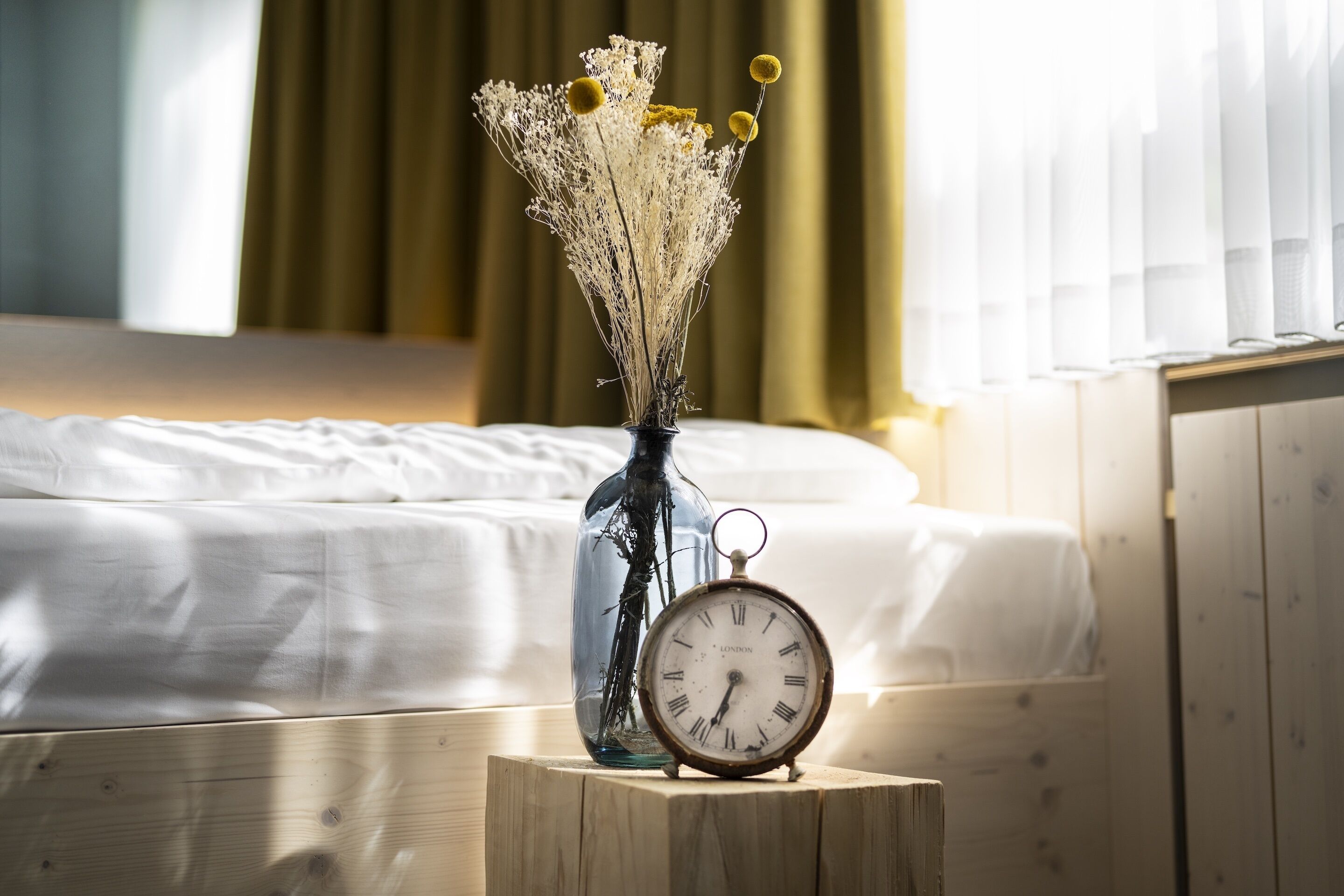 43-inch tv with cable channels, netflix, streaming services