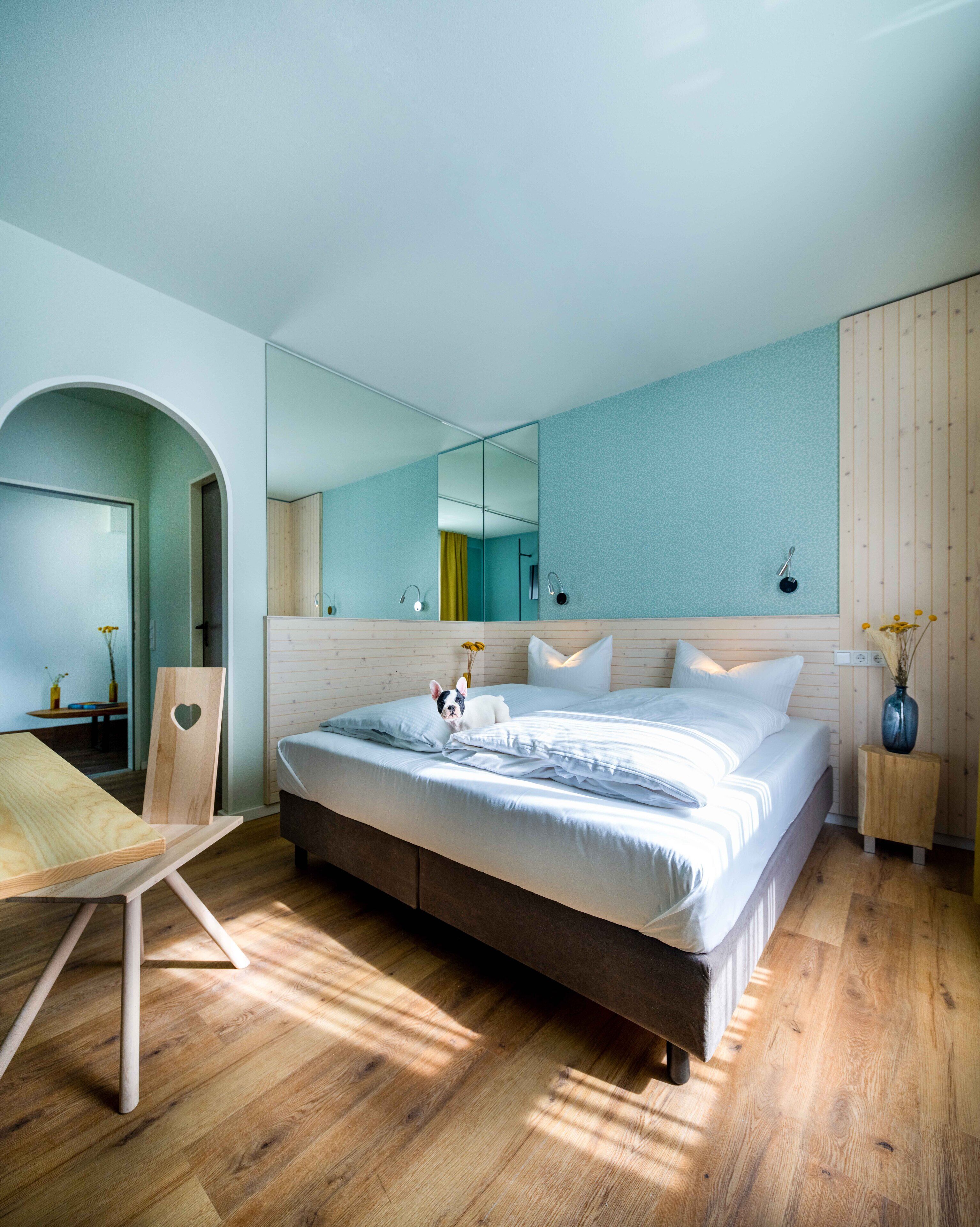 1 bedroom, desk, laptop workspace, travel cot