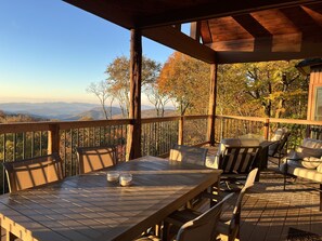 تناول الطعام بالخارج