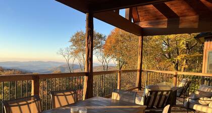 Buckhorn Lodge - Spacious Luxury Home Near Sugar Mountain Resort, Pool Table, Hot Tub, Views