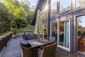 Outdoor dining - Spruce House - 3BR home atop Seven Devils with beautiful views of Grandfather Mountain! (Banner Elk)