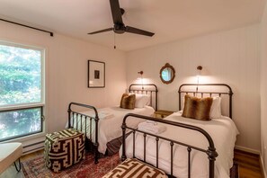 3 bedrooms, iron/ironing board, free WiFi, bed sheets - Spruce House - 3BR home atop Seven Devils with beautiful views of Grandfather Mountain! (Banner Elk)