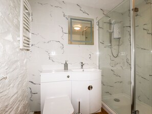 Cottage | Bathroom | Shower