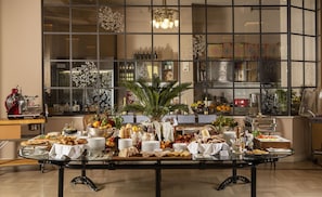 Free daily buffet breakfast