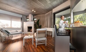 Couples treatment room(s), sauna, hot tub, steam room