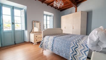 3 Schlafzimmer, Schreibtisch, Bügeleisen/Bügelbrett, kostenloses WLAN