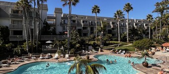 Beautiful End Unit Single Level Condo North Coast Village - Walk to the beach!!