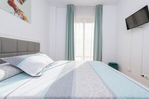 2 bedrooms, iron/ironing board, travel cot, free WiFi