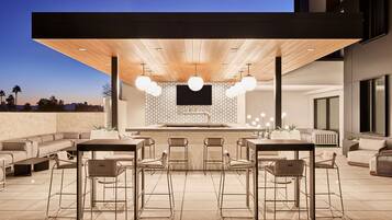 2 bars/lounges, rooftop bar