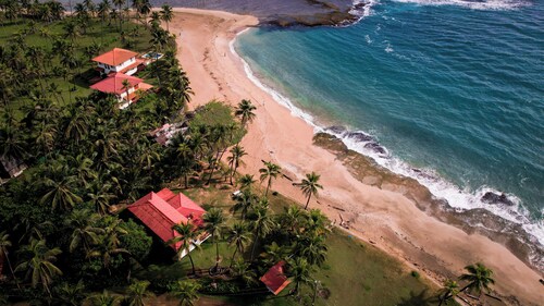 Caribbean getaway: beach cottage just on the sand