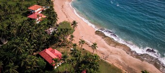 Caribbean getaway: beach cottage just on the sand