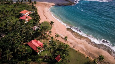 Caribbean getaway: beach cottage just on the sand